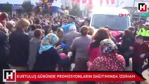 Kurtuluş gününde promosyonların dağıtımında izdiham