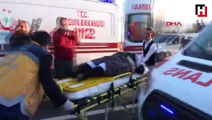 Düzce’de lastiği patlayan midibüs devrildi: 17 yaralı