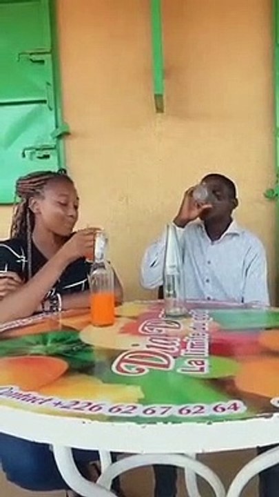 Mort_de_Rire._les_grosses_fesse_là_font_les_choses