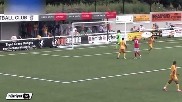 Futbolcunun çektiği şut yaşlı adamı bayılttı