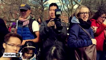 Yüzlerce insan yastık savaşı yaptı!