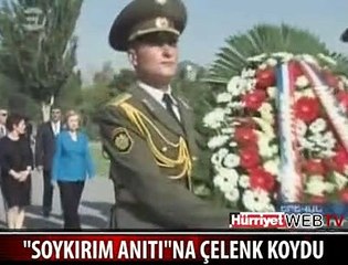 SOYKIRIM ANITINA ÇELENK KOYDU