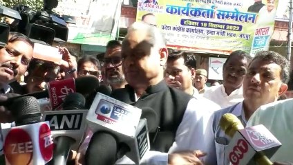 Download Video: VIDEO : Gandhi परिवार से रिश्तों में 'खटास' पर सवाल, देखें सीएम Ashok Gehlot का 'गज़ब' जवाब