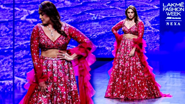 हुमा कुरैशी ने 'लक्मे फैशन वीक' में रैंप पर चलकर बिखेरा अपना जलवा