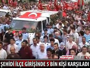 ŞEHİDİ 5 BİN KİŞİ KARŞILADI