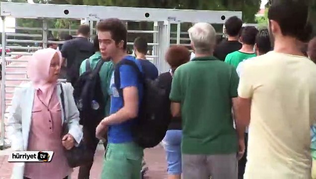 Ege Üniversitesinde turnikeli geçiş dönemi