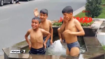 Şanlıurfa'da çocukların süs havuz keyfi