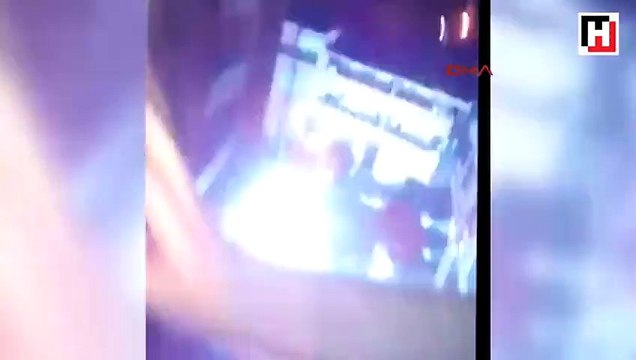 Kağıthane'de kopan elektrik kablolarındaki patlamalar paniğe yol açtı