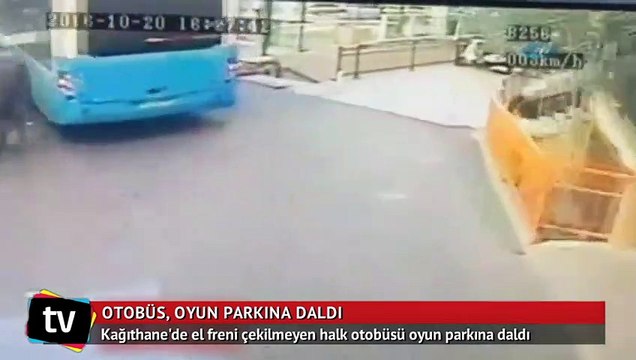 Kağıthane'de halk otobüsü durağa böyle daldı