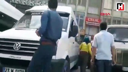 Elazığ'da 3 kadın, tacizde bulunduğu iddiasıyla bir kişiyi sopa ile dövdü
