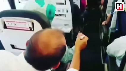 Uçakta elden ele pilota bilet parası gönderdiler!