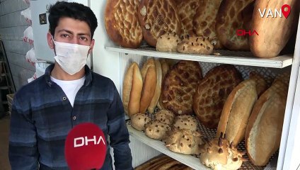 Ercişli fırıncı "Covid-19" şeklinde ekmek üretip tezgaha dizdi