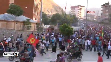 PKK'lı cenazesinin emniyet önünden geçişi sırasında gerginlik