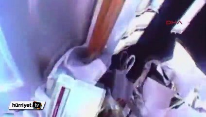 Tarihi uzay yürüyüşü erken sona erdi