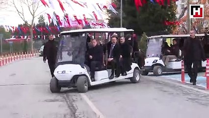 Millet Bahçesi'ni gezdi, şarkıya böyle eşlik etti