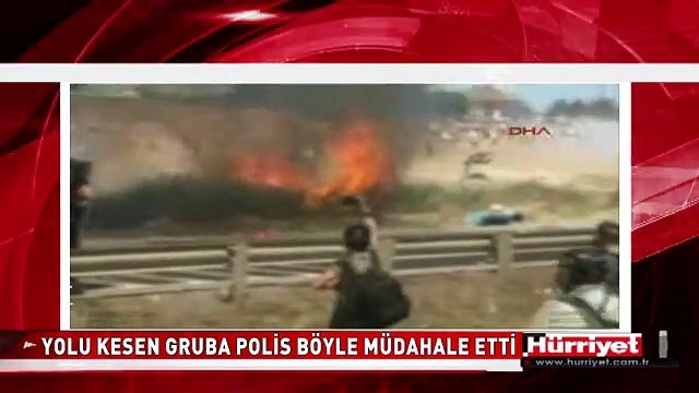 POLİS YOLU KAPATAN GRUBA MÜDAHALE ETTİ