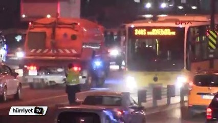 Metrobüs enkazı kaldırıldı