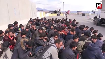 Kamyon kasasında 100 düzensiz göçmen yakalandı