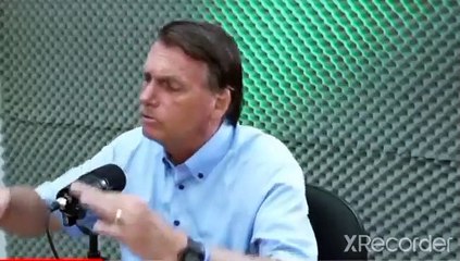 Bolsonaro diz que "pintou um clima" com "menininhas de 14 e 15 anos" em programa de podcast
