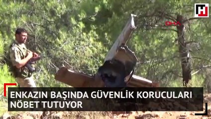 Enkazın başında güvenlik korucuları nöbet tutuyor