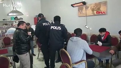 Esenyurt'ta kapalı olması gereken kahvehanede okey oynarken yakalandılar