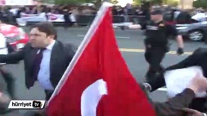 Türk bayrağına saldırdılar