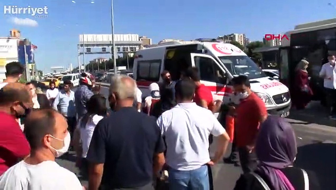 Esenyurt'ta yaşanan kaza anı halk otobüsü kamerasında