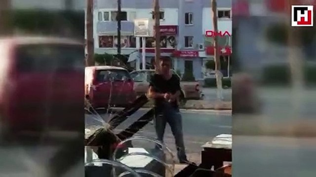 Ayrıldığı sevgilisinin çalıştığı iş yerini basıp dehşet saçtı