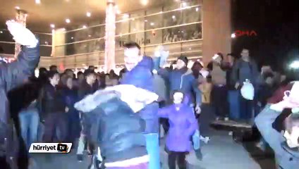 Eskişehir'de gençlerin yastık savaşı