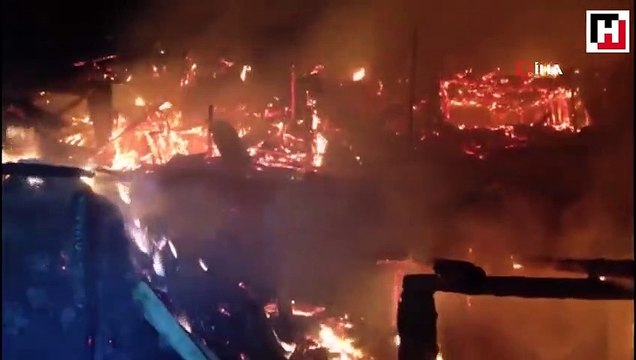 Erzurum’da feci yangın: 10 ev 6 ahır kül oldu