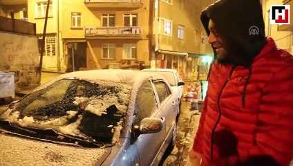 Erzurum'da kar yağışı kenti beyaza bürüdü