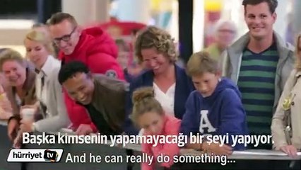 Havalimanında kayıp eşyaları sahibine ulaştıran köpek