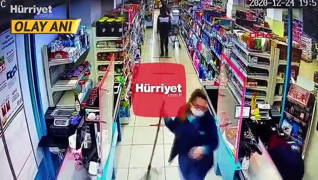 Esenyurt'ta marketteki silahlı soygun kamerada