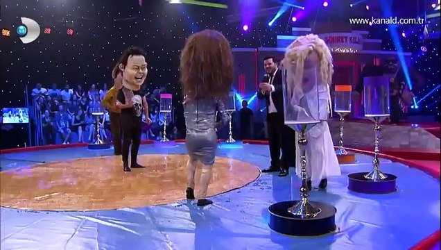 Hülya Avşar'dan göbek dansı şovu