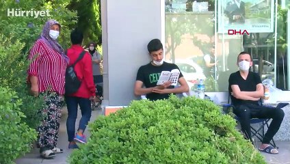 Manisa'da TOKİ'den ev alabilmek için 2 gün önceden sıraya girdiler