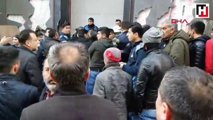 Seyyar satıcı zabıtanın burnunu kırdı