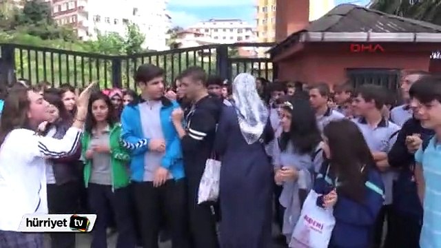 Okulun yarısı imam hatip olunca liseliler eylem yaptı