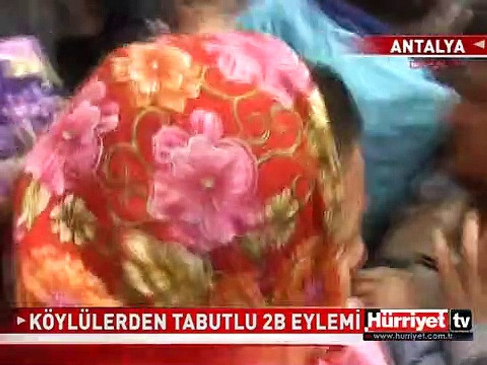 KÖYLÜLERDEN TABUTLU EYLEM