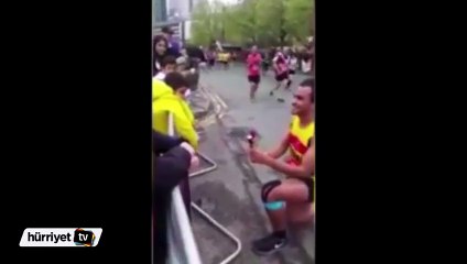 Maratonda sürpriz evlilik teklifi