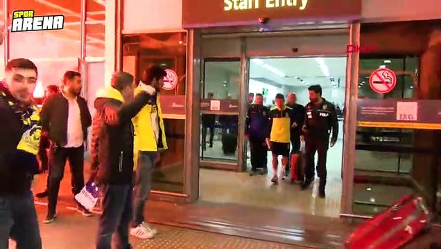 Fenerbahçe'ye taraftarlardan coşkulu karşılama