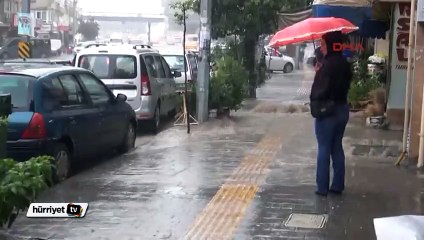 İzmir'de sağanak yağış etkili oldu