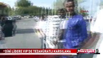 SENEGALLİ DİNİ LİDERE VIP'DE TEZAHÜRATLI KARŞILAMA