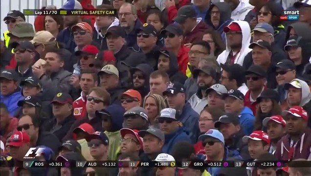 Button'ın yarış dışı kalışı ve Vettel'in ilk pit stopu