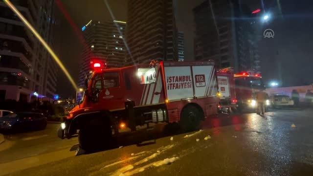 Kadıköy'de yangın çıkan 24 katlı bina tedbir amaçlı boşaltıldı