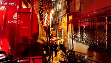 Fatih'te bir apartman dairesinde çıkan yangın söndürüldü