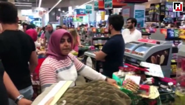 Dev mağaza zincirinde kıdem tazminatını alamayan işçiler eylem yaptı