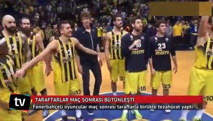 Maç sonrası taraftarla bütünleştiler