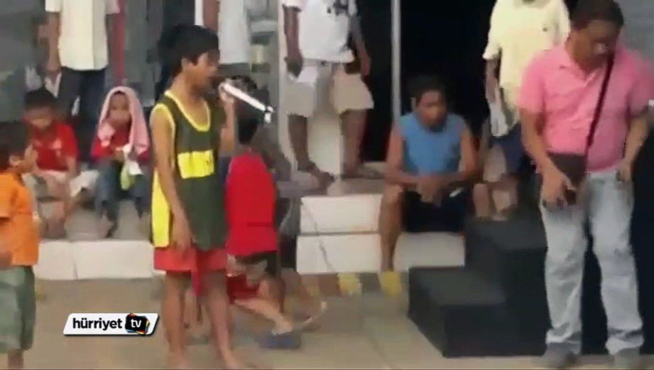 Filipinli çocuk sesiyle büyüledi