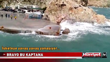 FIRTINALI HAVADA BİR GEMİ İSKELEYE BÖYLE YANAŞIR