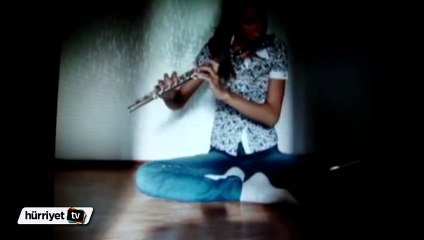 Müzikten hoşlanmayan kedi sahibine saldırdı